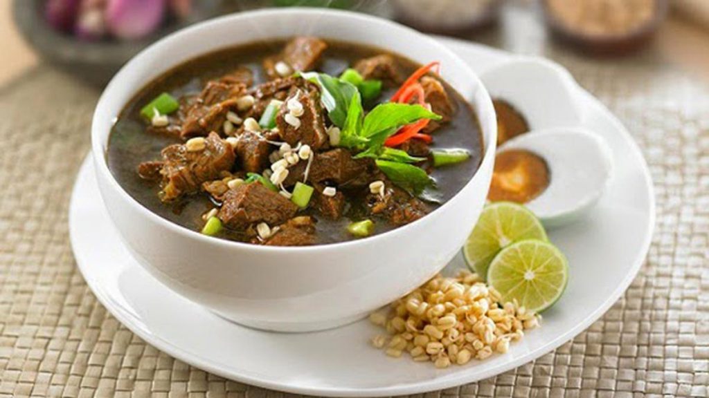 Cerita Rasa Autentik Dari Rawon Tradisional Menjelajahi Kedalaman Kuliner Legendaris Indonesia